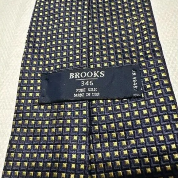 Brooks Brothers Silk Tie - Picture 6 of 6